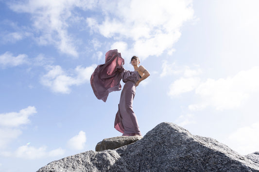 niLuu silk in the wind