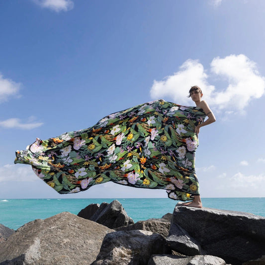 niLuu flowing fabric in the wind