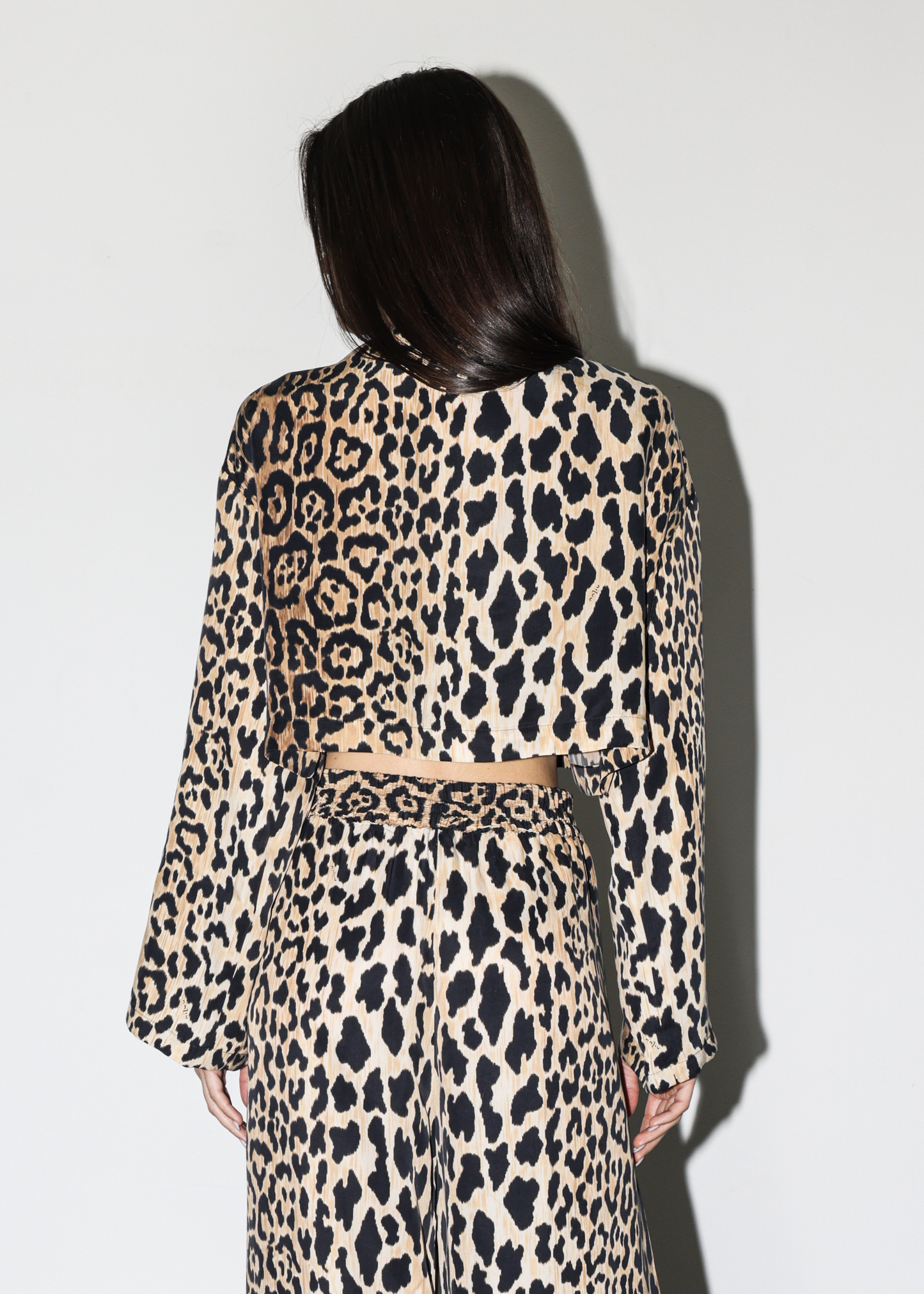 Leo Wildesse Long Sleeve Crop Tee-niLuu