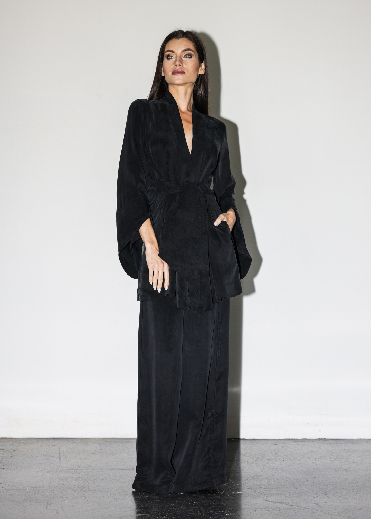 Noir Amara Mini Kimono Robe