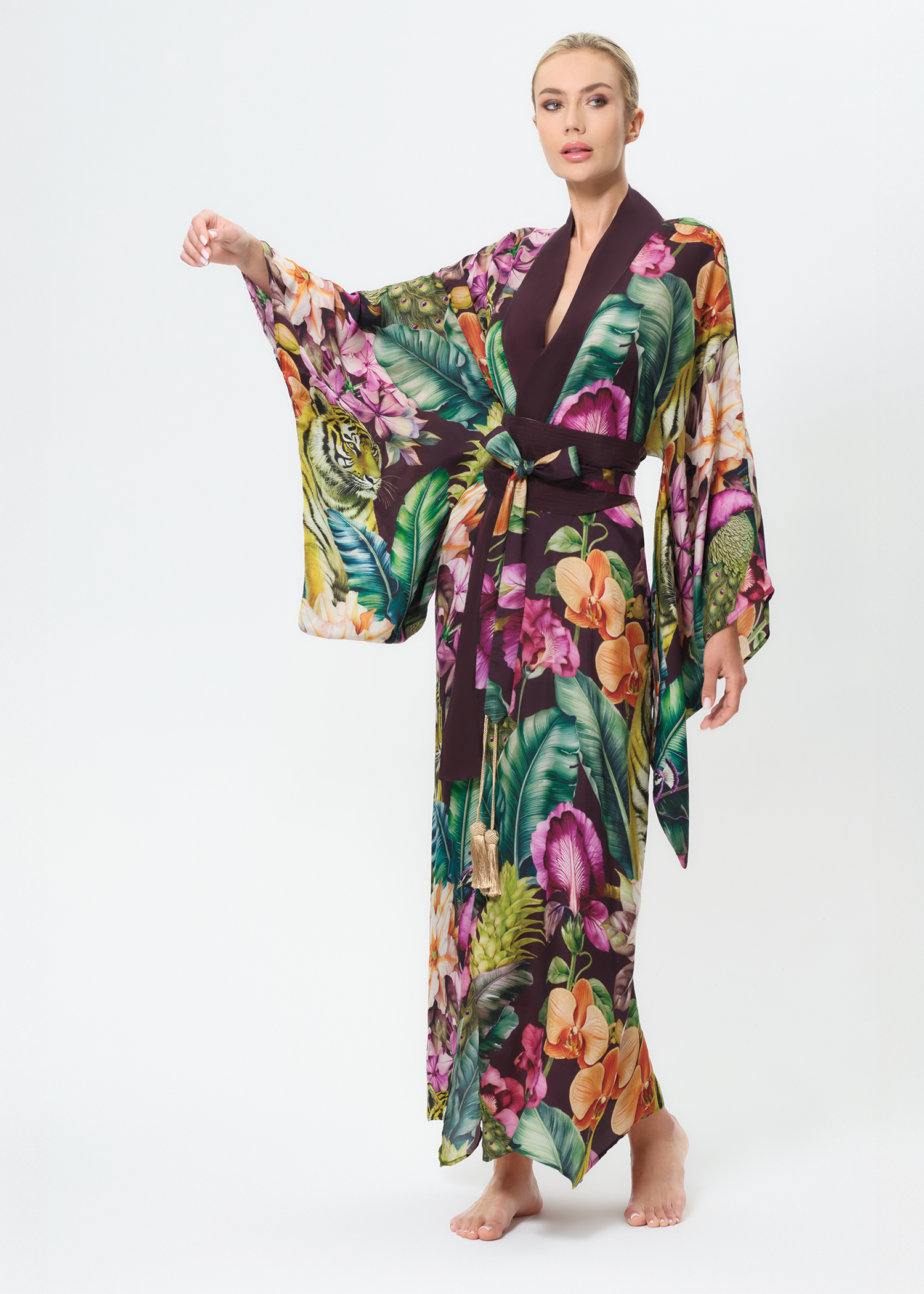 slipper orchid silk kimono kaftan dress If you love luxury vacation styles, don't scroll Luxury floral kimono panel with inner mesh,a beautifully beaded neckline UK 626 185,000 D'Galleria Mall, 30B Admiralty Way, Lekki Phase 1, Lagos #