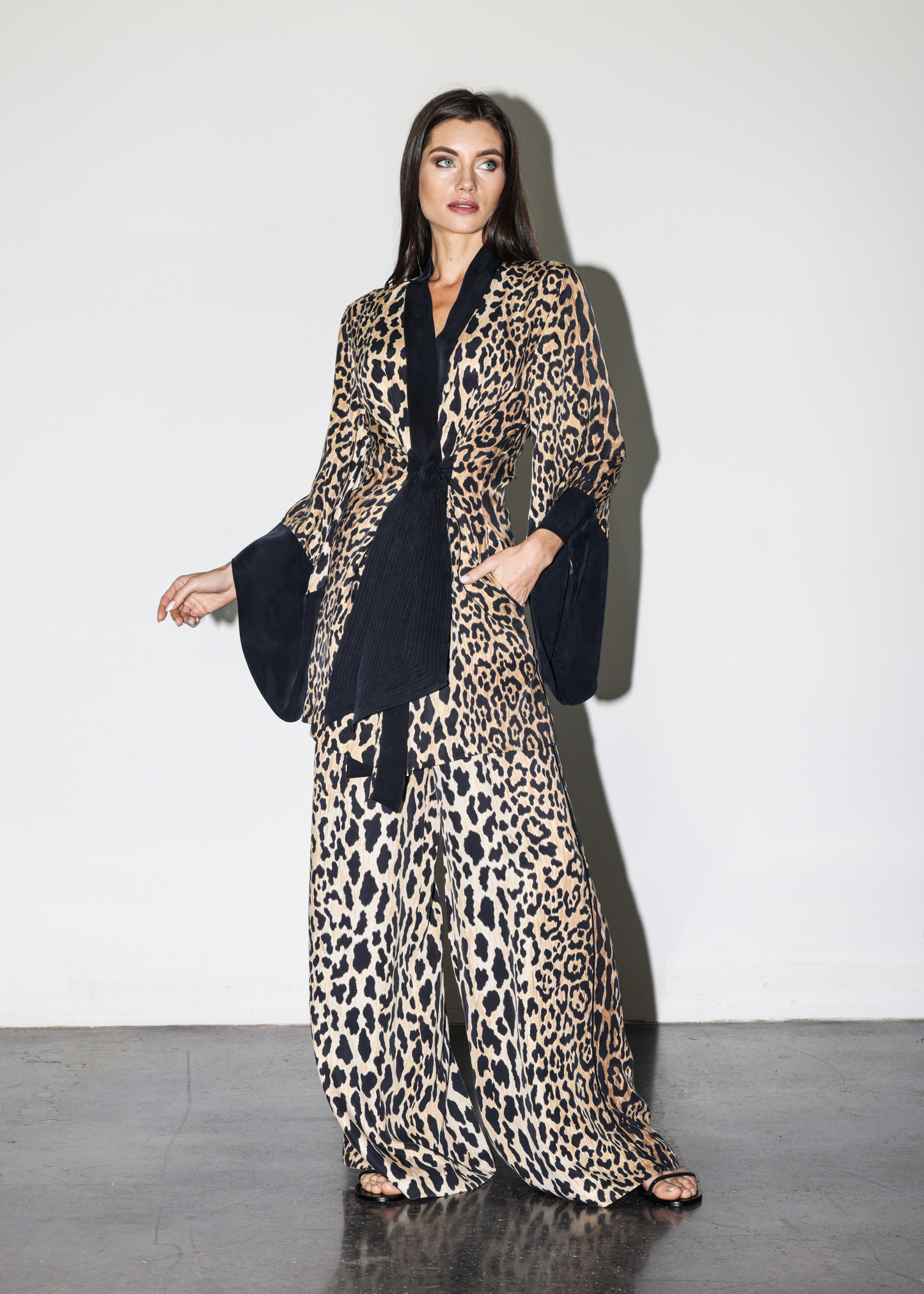 Leo Amara Mini Kimono Robe