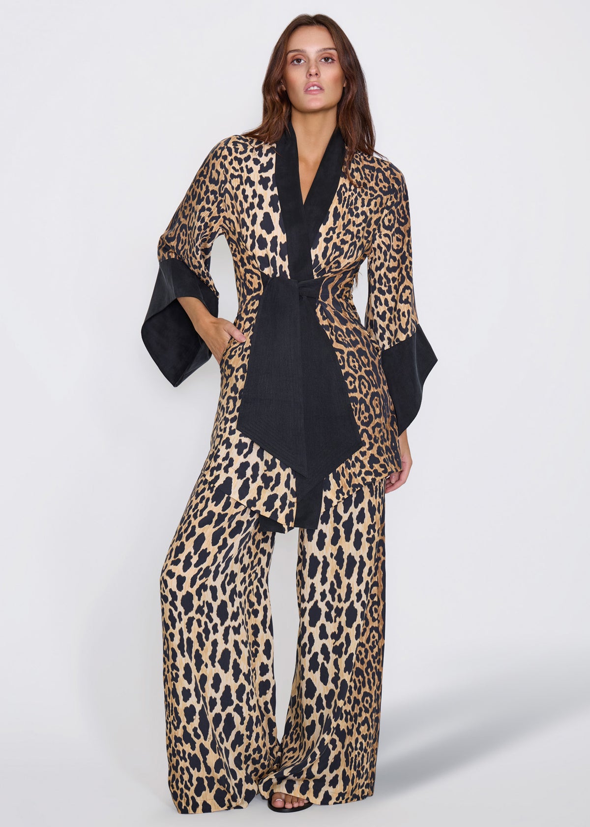 Leo Amara Mini Kimono Robe