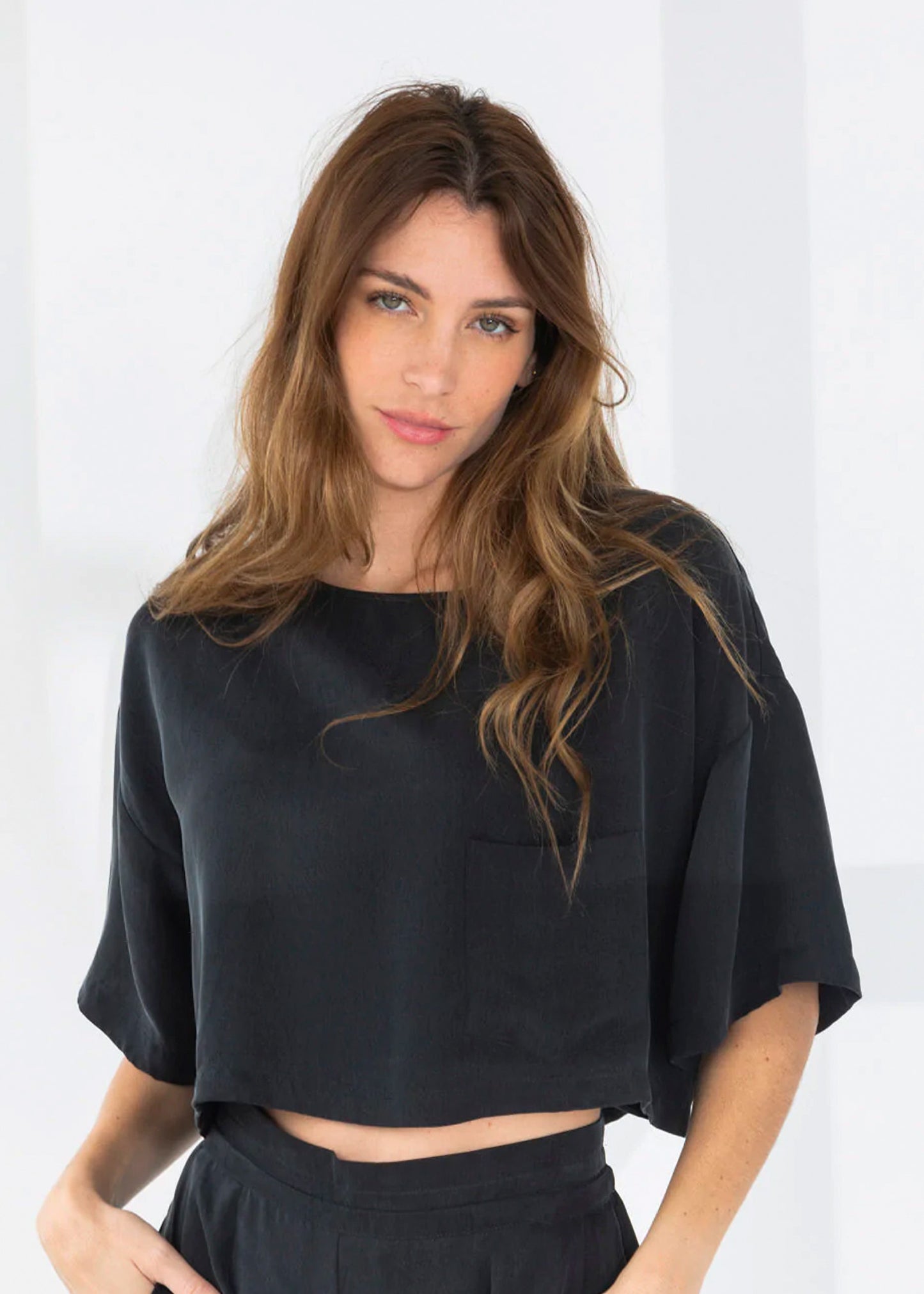 Noir Harper Crop Tee-niLuu