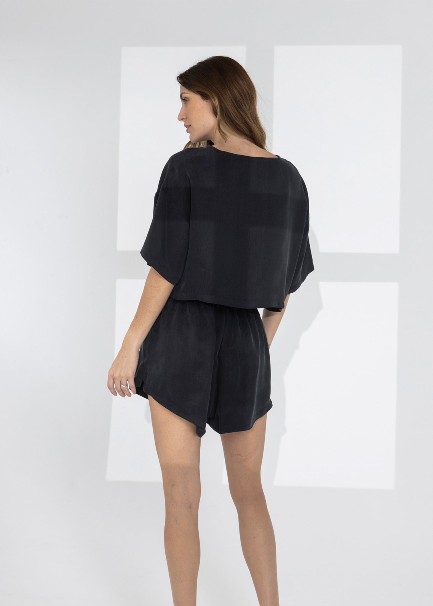 Noir Harper Crop Tee-niLuu