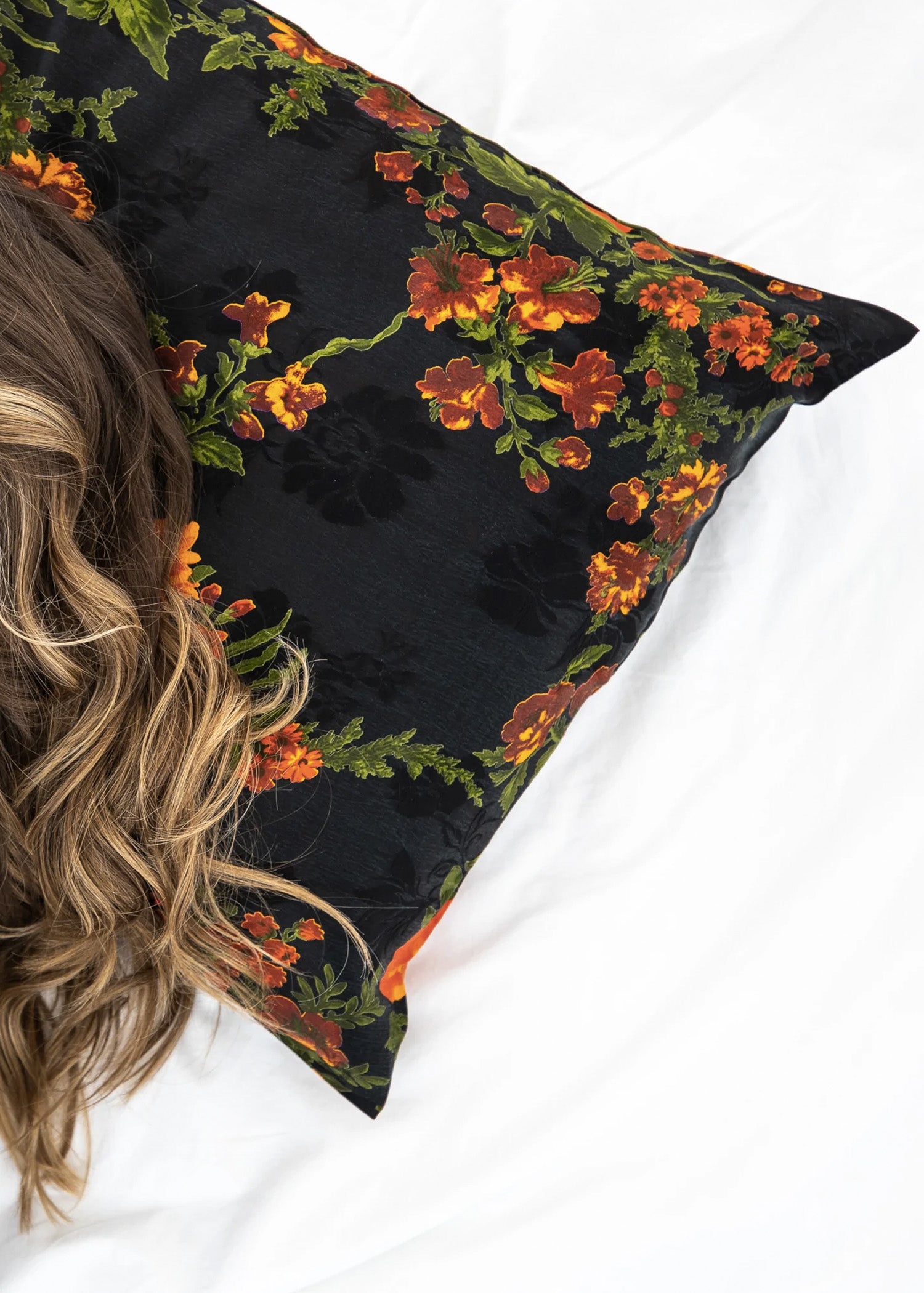 Olivia Pillowcase-niLuu