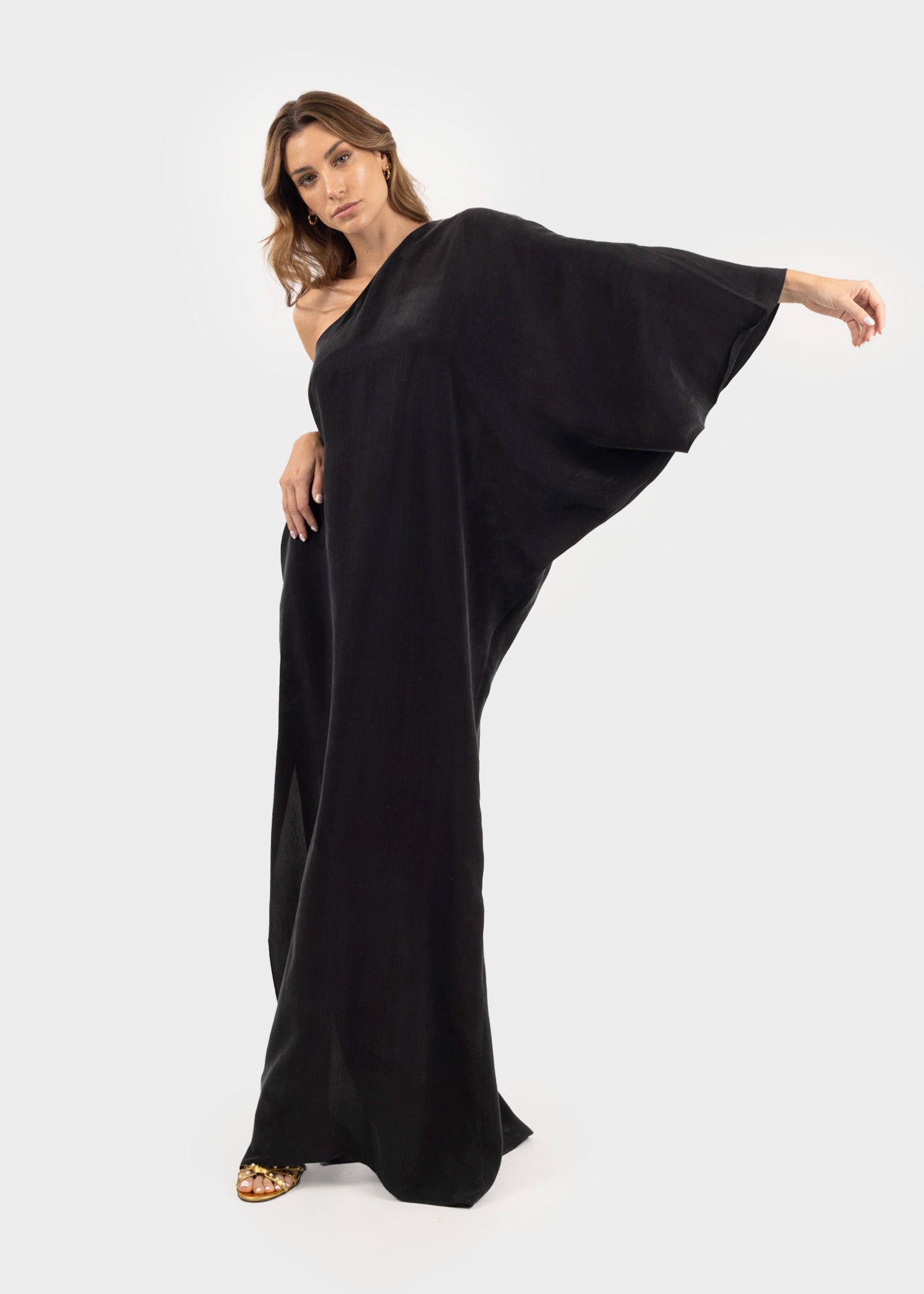 Noir Hera One Shoulder Maxi Dress-niLuu