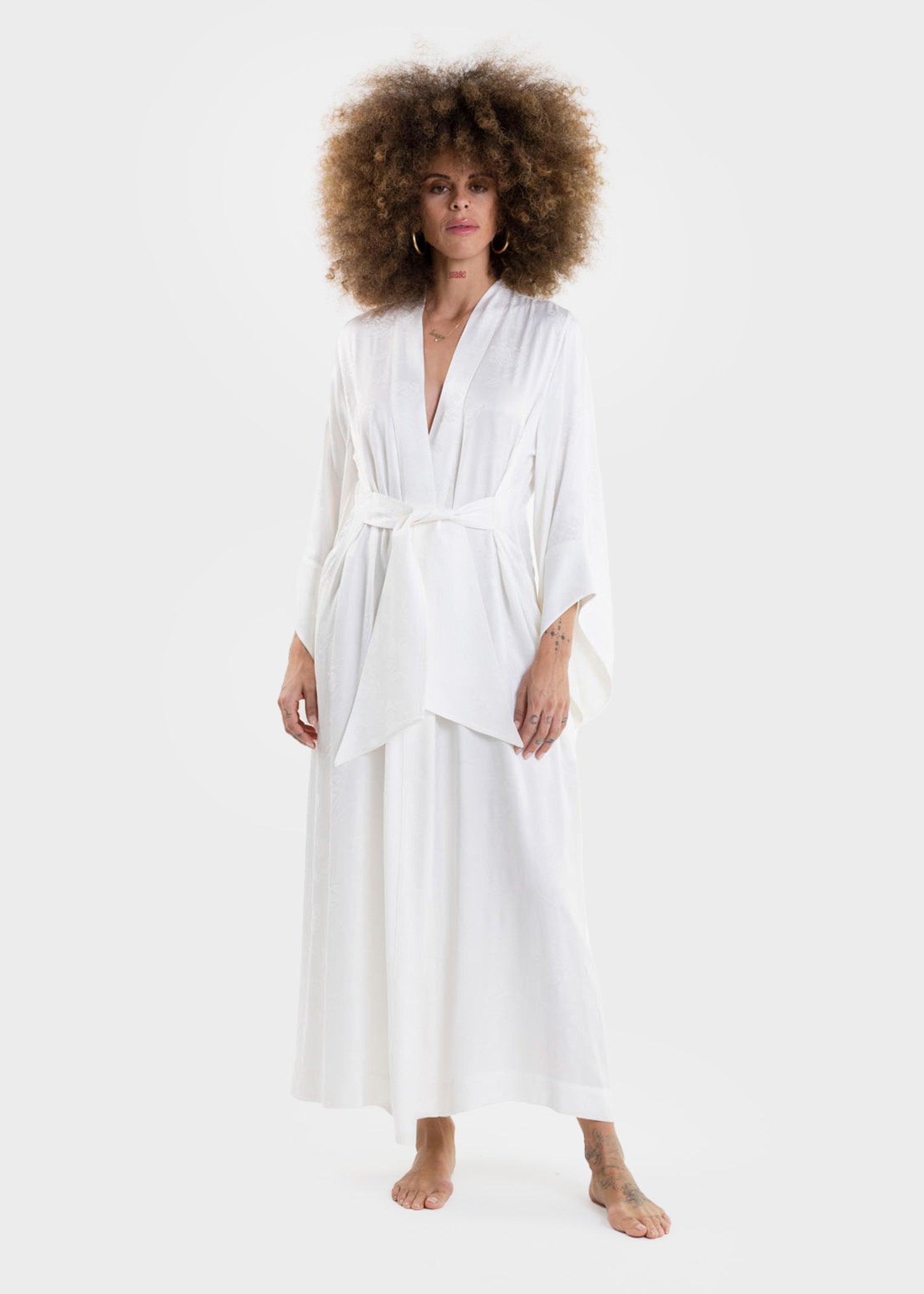 Magnolia Amara Maxi Kimono Robe | Vegan Silk Robe for Brides L Magnolia Amara Maxi Kimono Robe | Vegan Silk Robe for Brides L