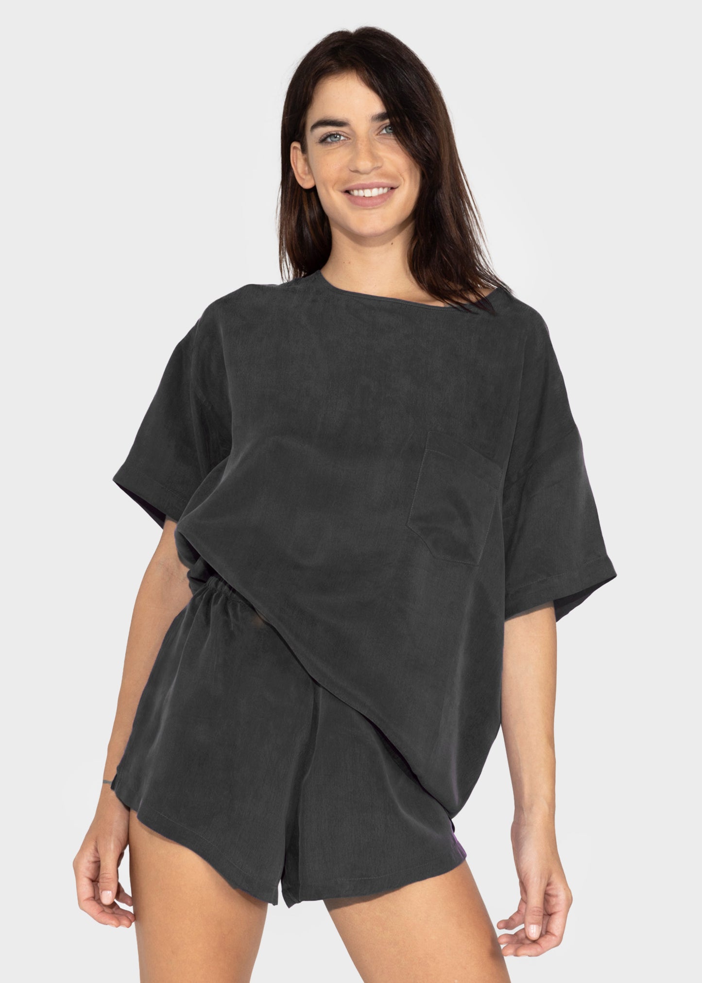 Noir Unisex Mika Tee-niLuu
