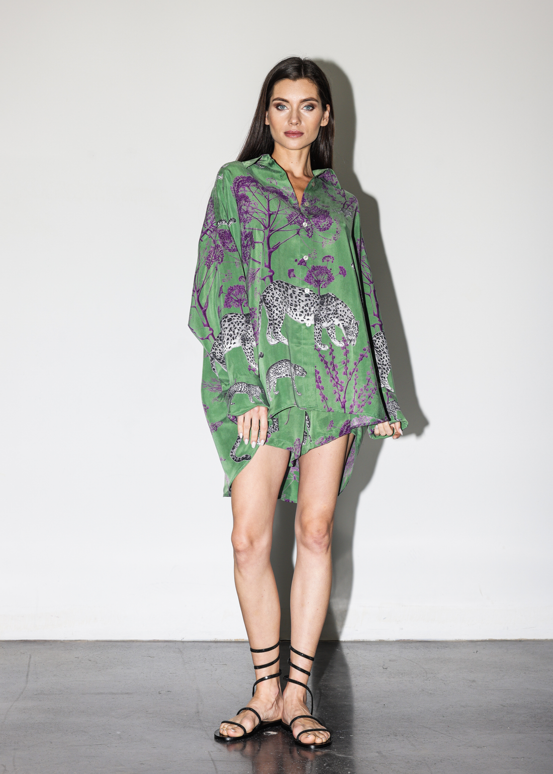 Vegan silk Lennon Wildesse unisex Nat shirt by niLuu — relaxed fit, soft drape, and neutral tone with a silky sheen.