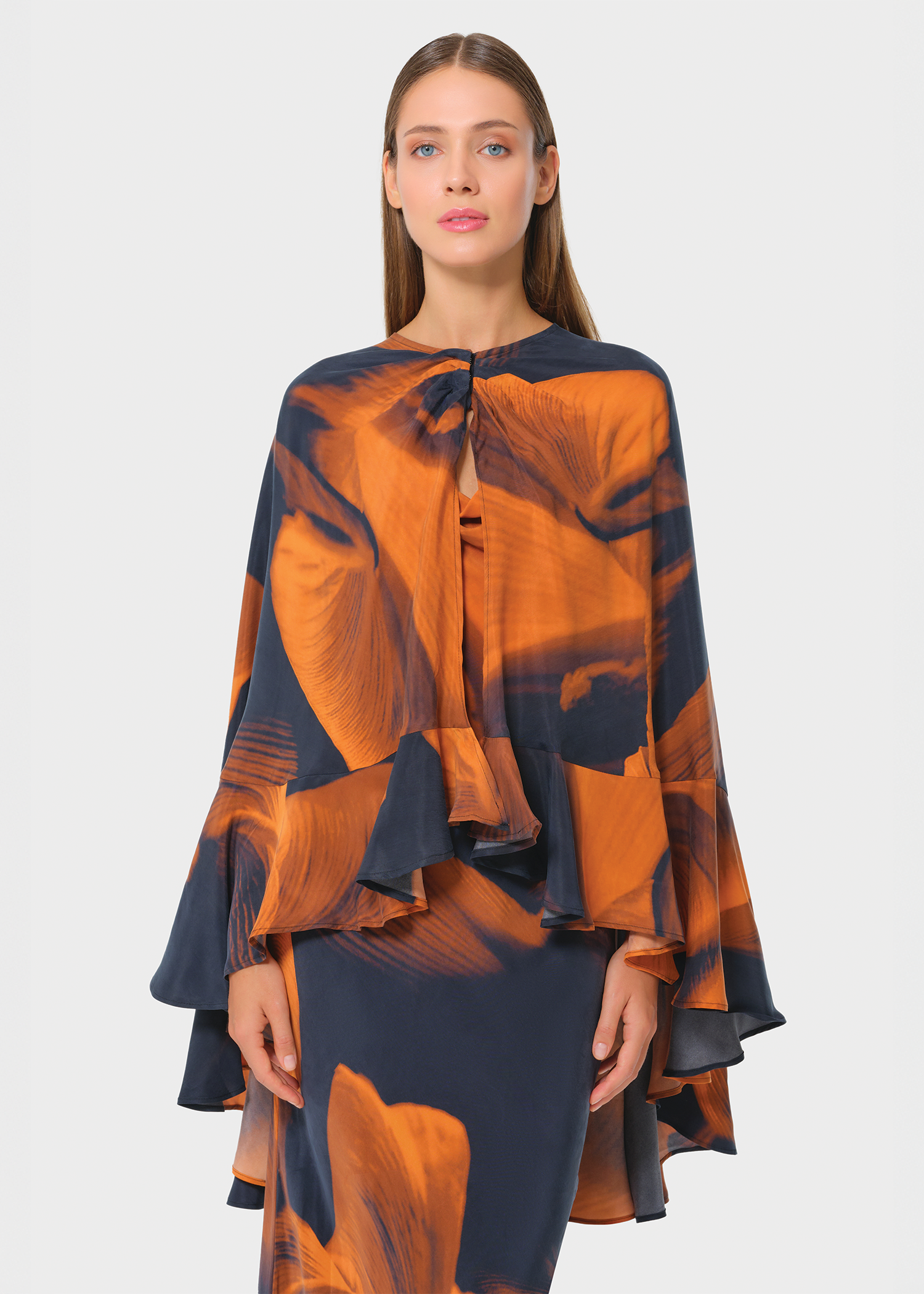 Loren Calypso Artemis Cape-niLuu